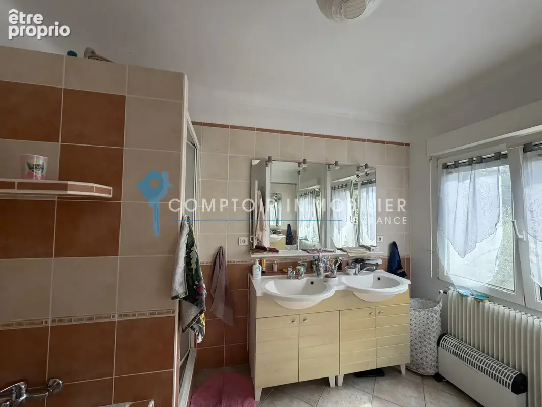 A VENDRE - NIMES - SECTEUR CHU CAREMEAU - MAISON 6 Pieces 136 m2 avec jardin arbore, véranda et dépendance - photo 10