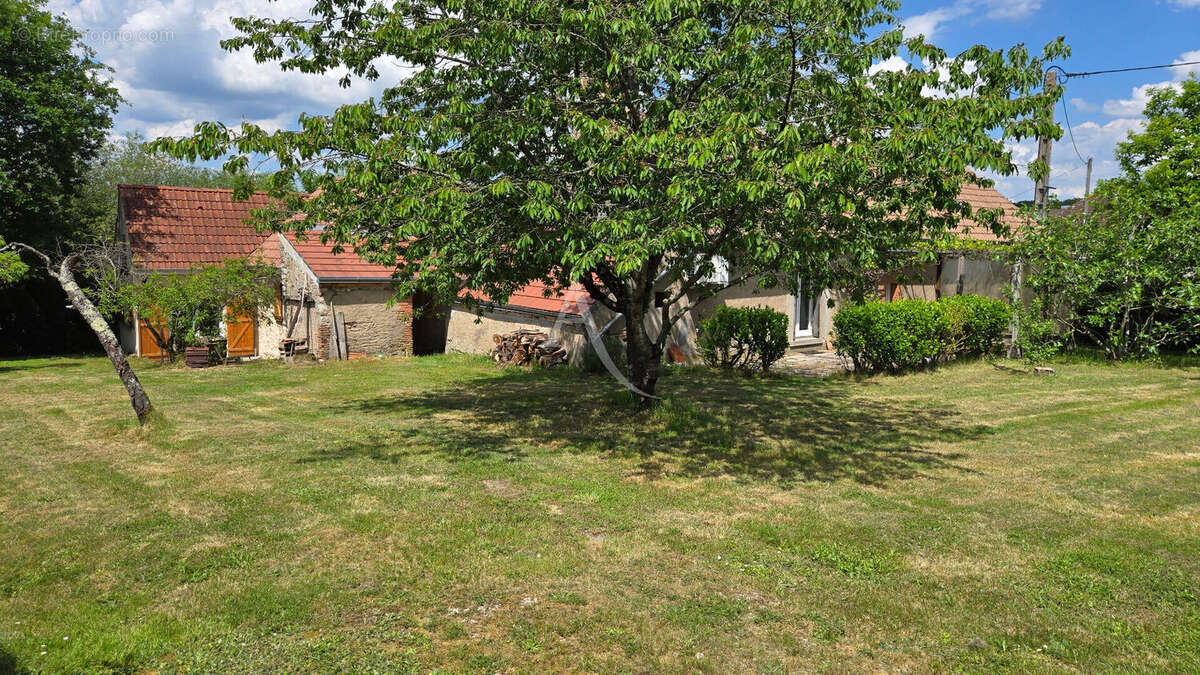 Maison à SAINT-MARTIN-D'ABBAT