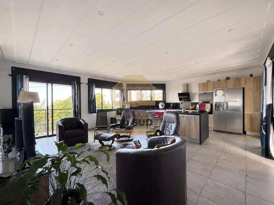 À vendre - villa de type t3 de 102,68m² environ -saint-joseph- 329 000€ - photo 3