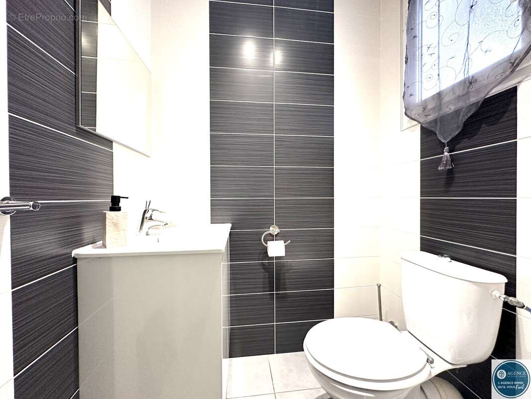 Maison à LE PEAGE-DE-ROUSSILLON