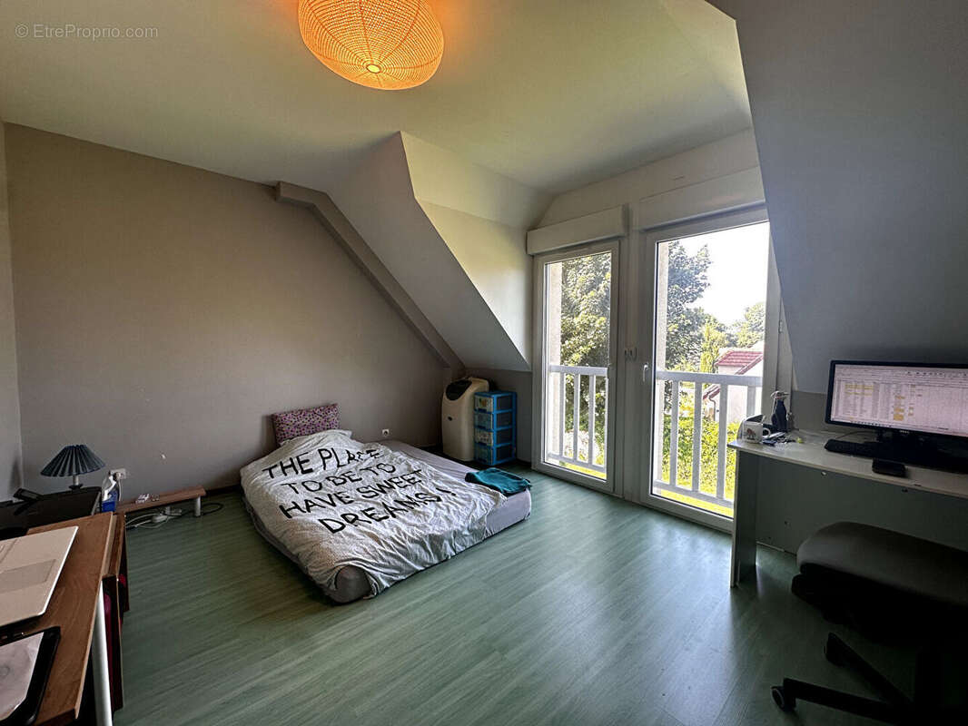 Maison à BUSSY-SAINT-MARTIN