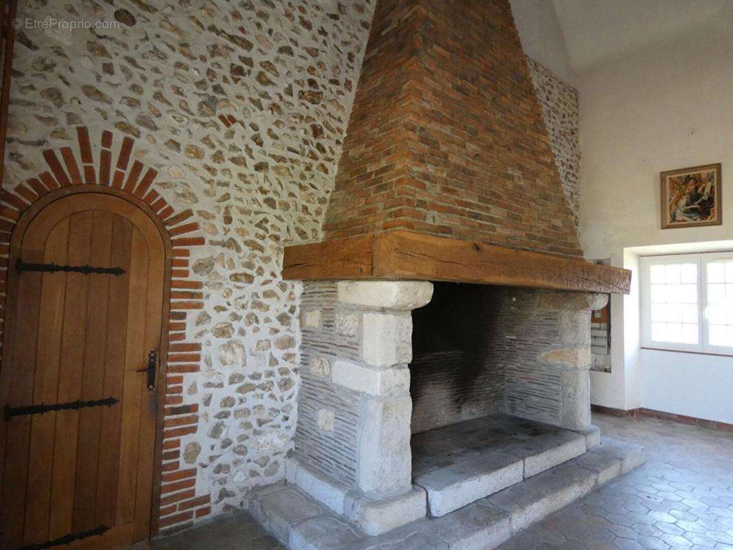 Maison à MARVILLE-MOUTIERS-BRULE