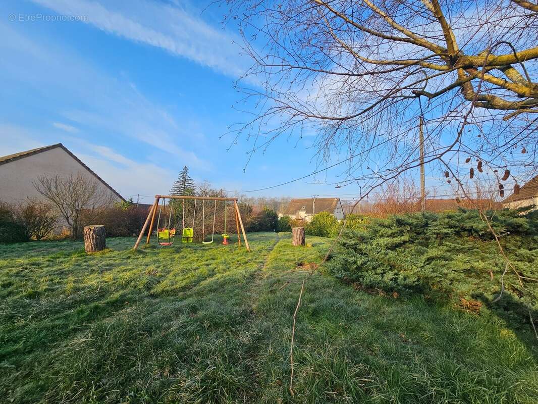 TERRAIN - Maison à OUROUX-SUR-SAONE