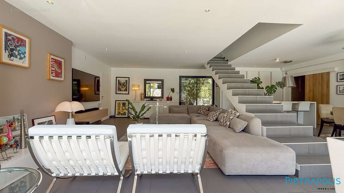 Maison 140 m² à Charbonnieres-Les-Bains  - photo 6