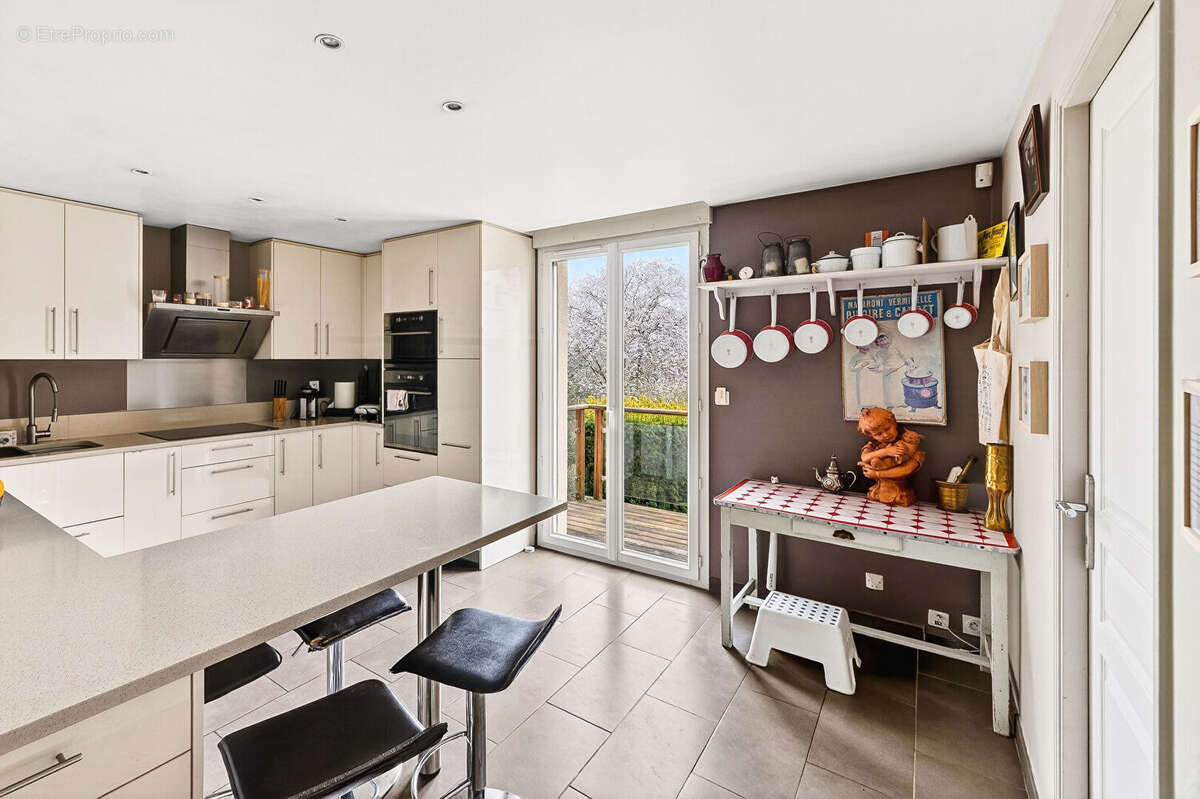 LES LOGES-EN-JOSAS - BELLE MAISON  200M2 sur un terrain arobiré de 1223m2 - photo 17