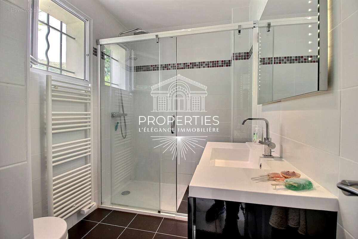 Bormes - maison 88m² + dépendance 20m² - 3 chambres - piscine - photo 9