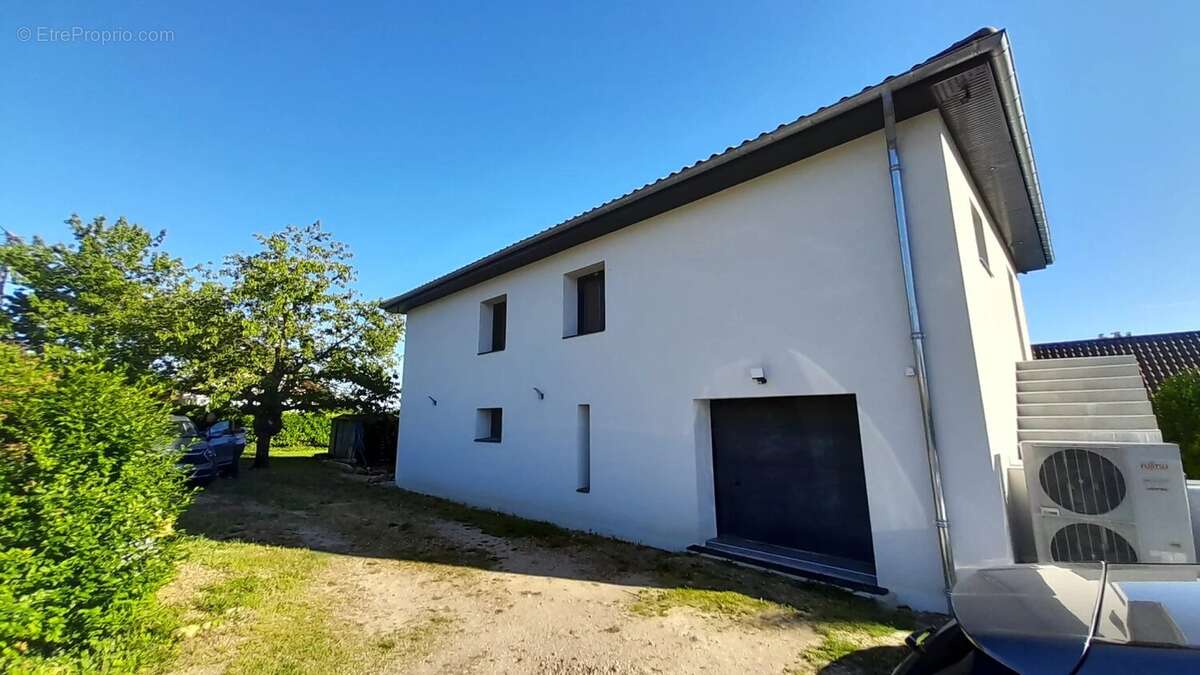 Maison à GUEREINS