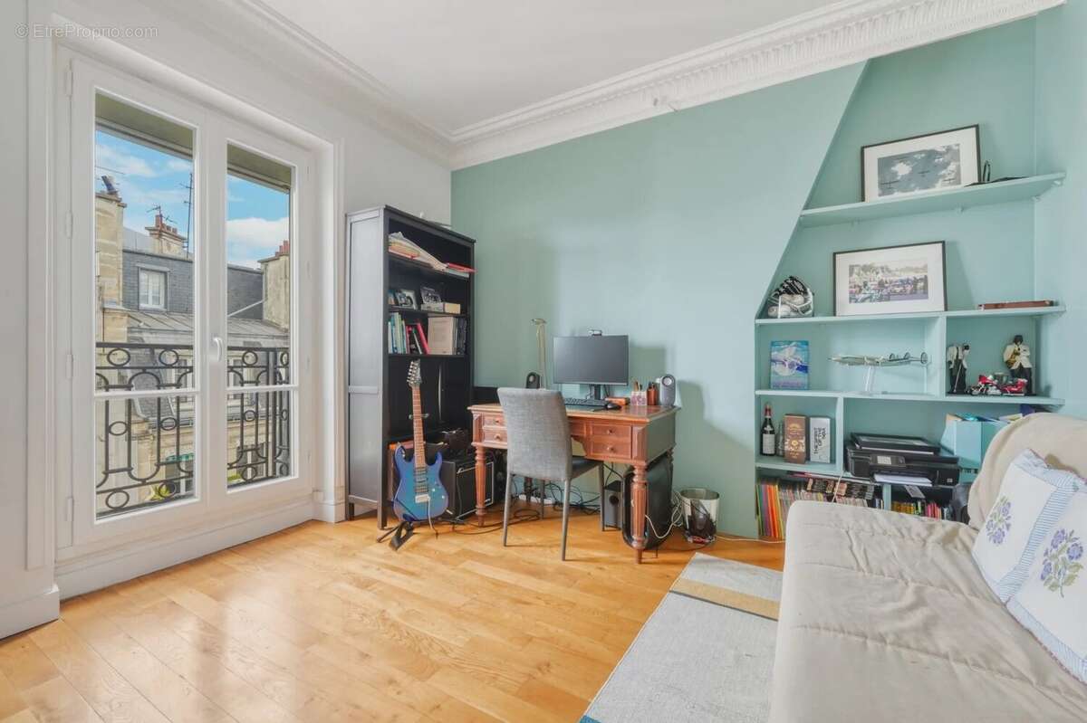 Appartement à PARIS-17E