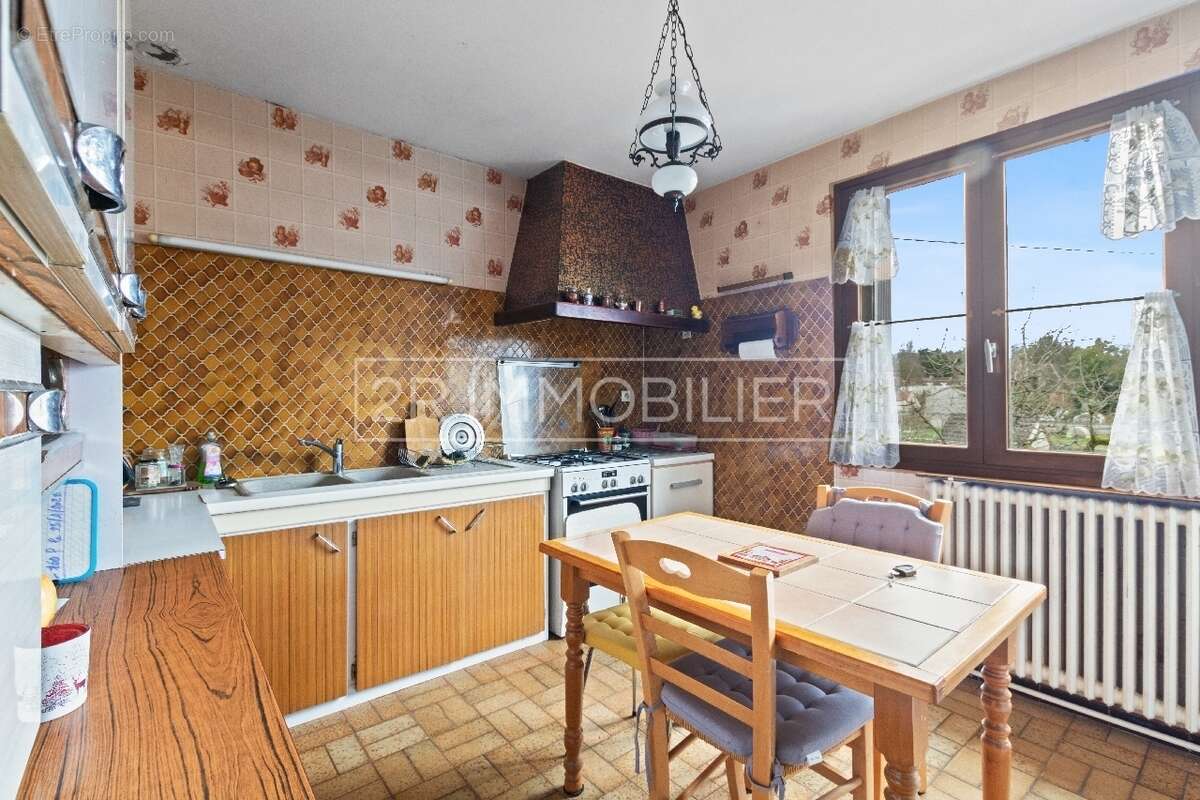 Maison à SAINT-THIBAULT-DES-VIGNES