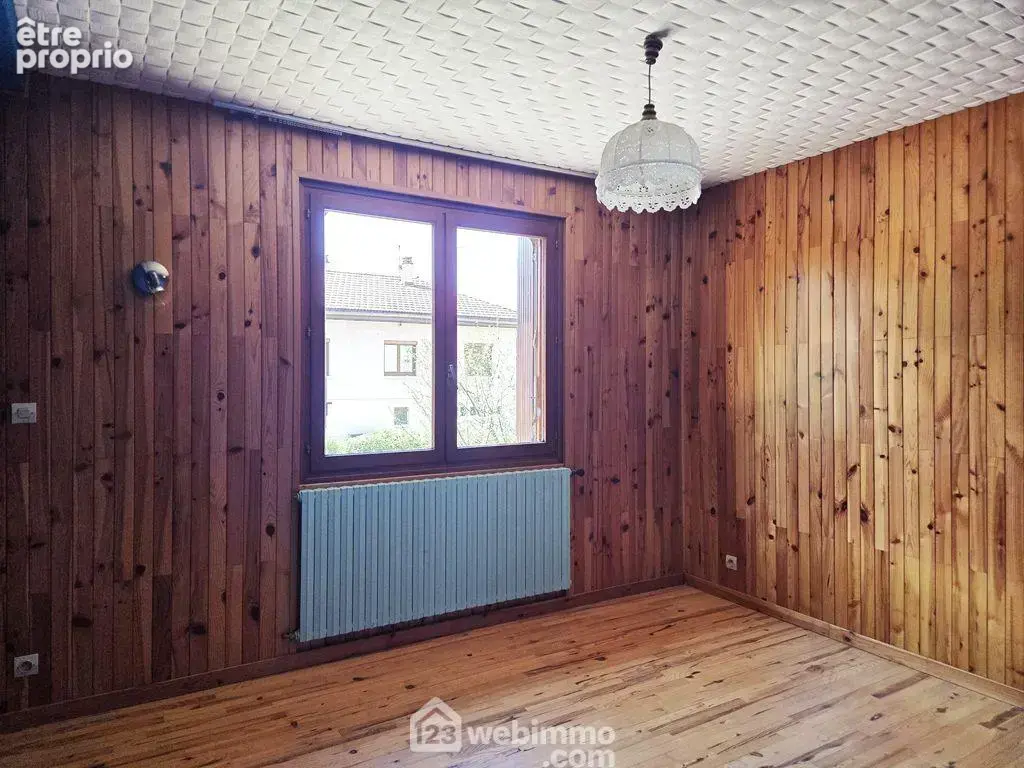 d'une superficie de 9.5 à 12m²,