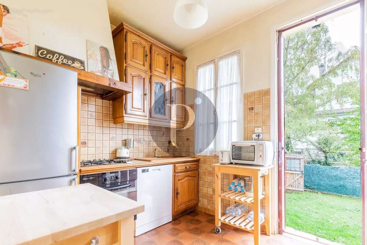 Maison à VERRIERES-LE-BUISSON