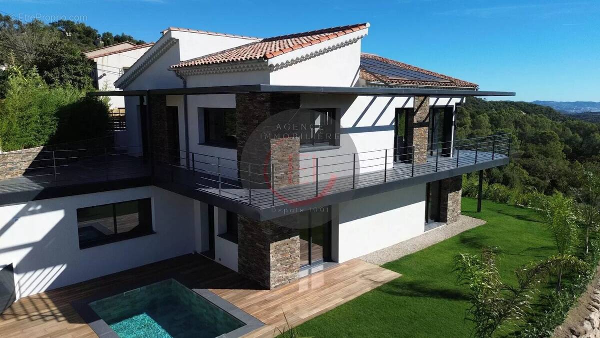 Maison à LES ADRETS-DE-L&#039;ESTEREL