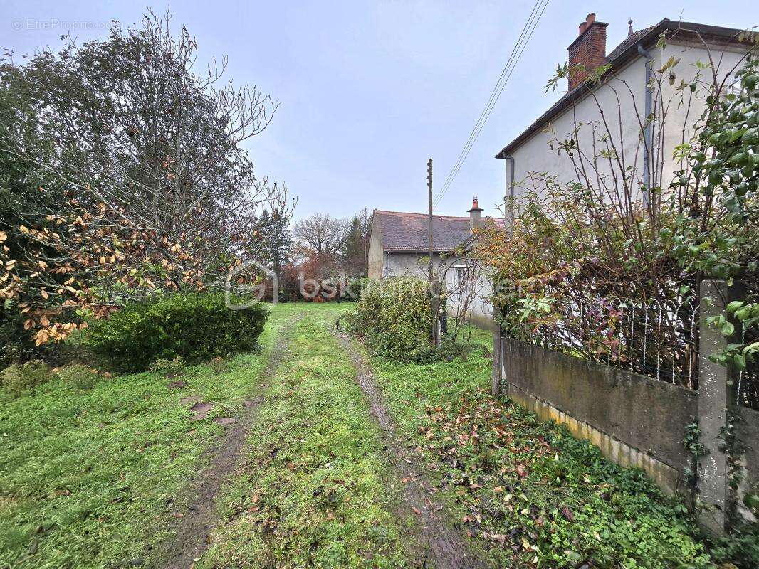 Maison à SAINT-PRIEST-BRAMEFANT