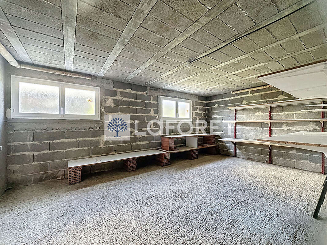 À vendre - Maison de 100 m2 en plein bourg de La Peyratte - photo 14