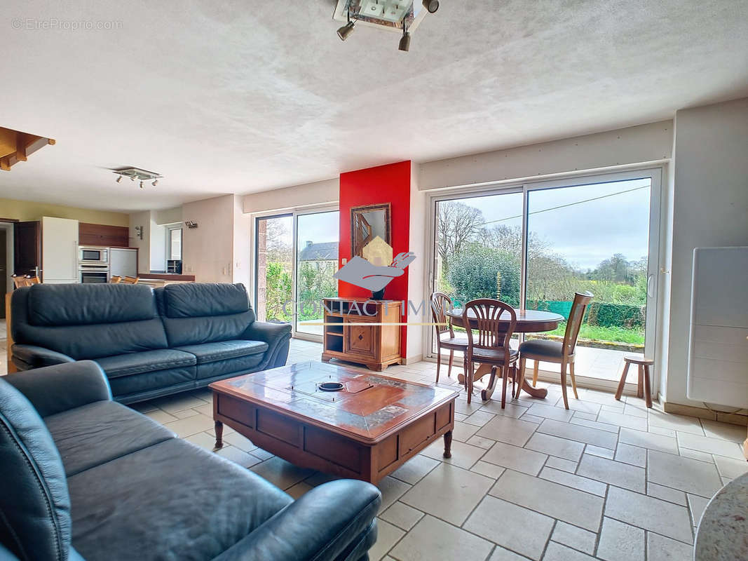 maison 1 - séjour-salon avec terrasse - Maison à SAINT-CARADEC-TREGOMEL