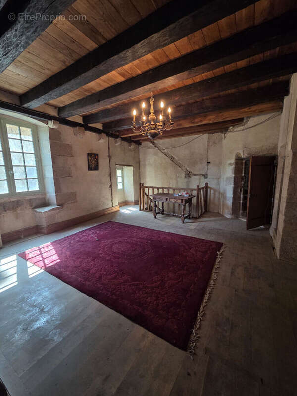 Maison à EYMOUTIERS