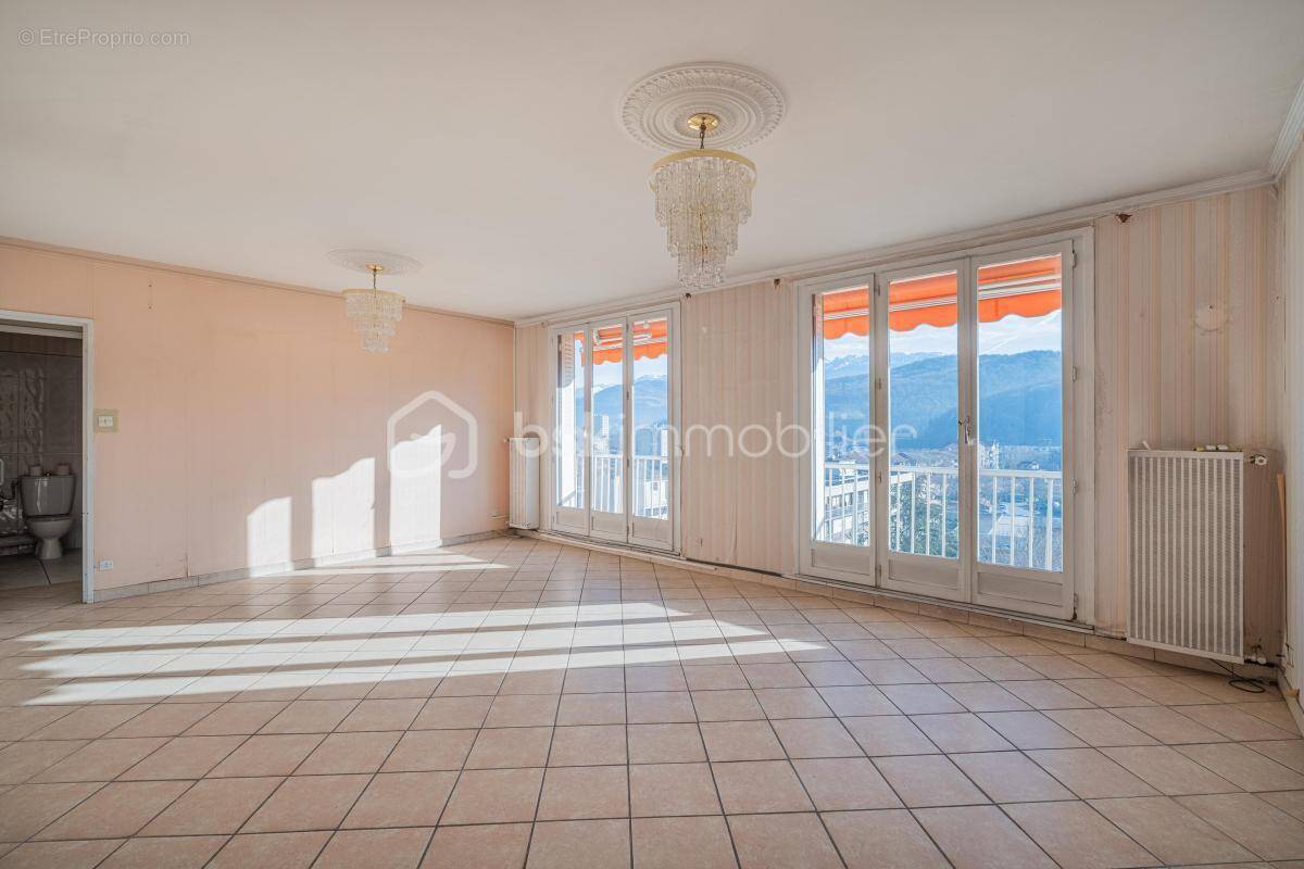 Appartement à LE PONT-DE-CLAIX