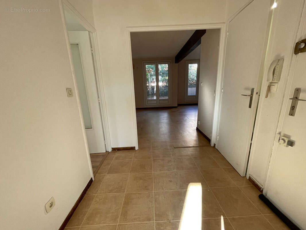 À vendre : Appartement  avec Jardin Cave et Parking 3 pièces à Aix-en-Provence - Les Milles - photo 15