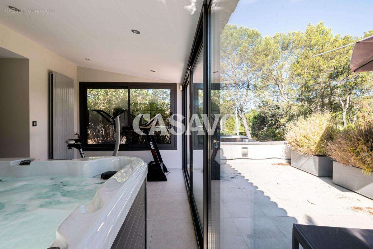 Maison à LE THOLONET