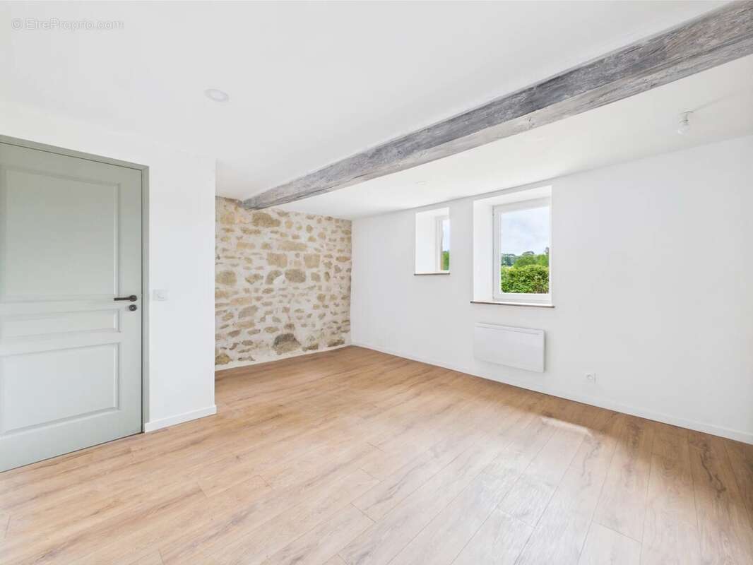 Maison à DUN-LES-PLACES