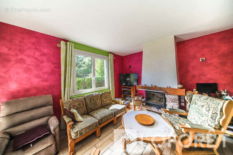 **MAISON TYPE 9 sur TERRAIN de 2600m² - EMBRUN - 9 pièces - photo 8