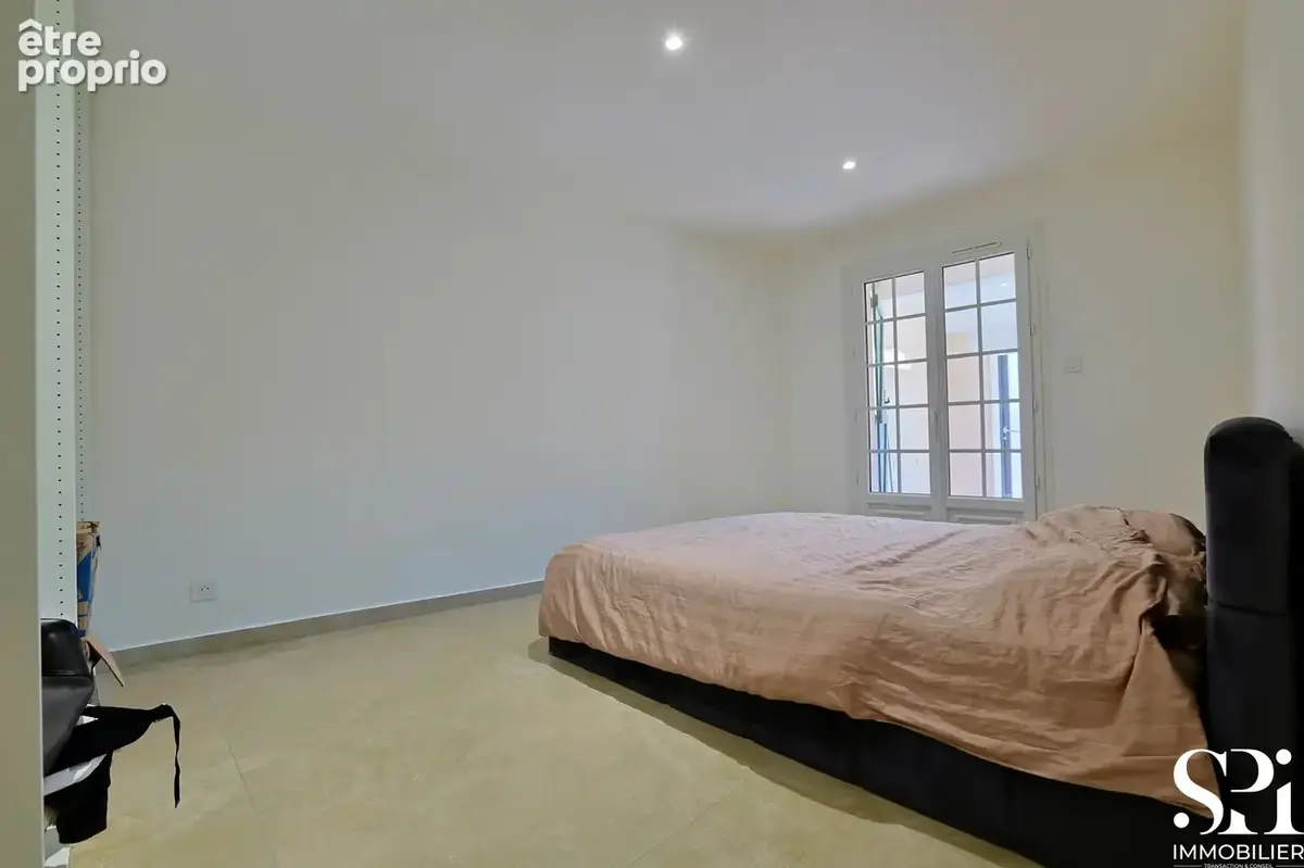 Maison de plain-pied avec piscine, jardin et garage — Toulon, quartier Sainte-Anne / Siblas - photo 18