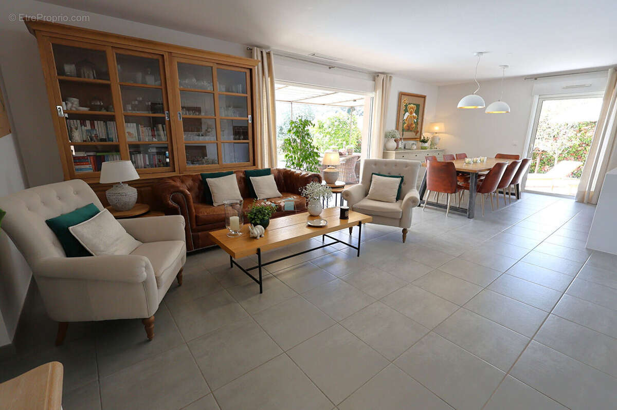 Villa récente Peymeinade 130 m² et 25 m² de garage avec piscine terrain de 1285 m² - photo 9