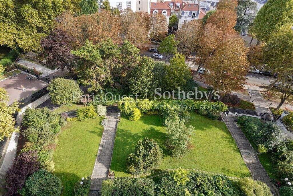 Appartement à NEUILLY-SUR-SEINE