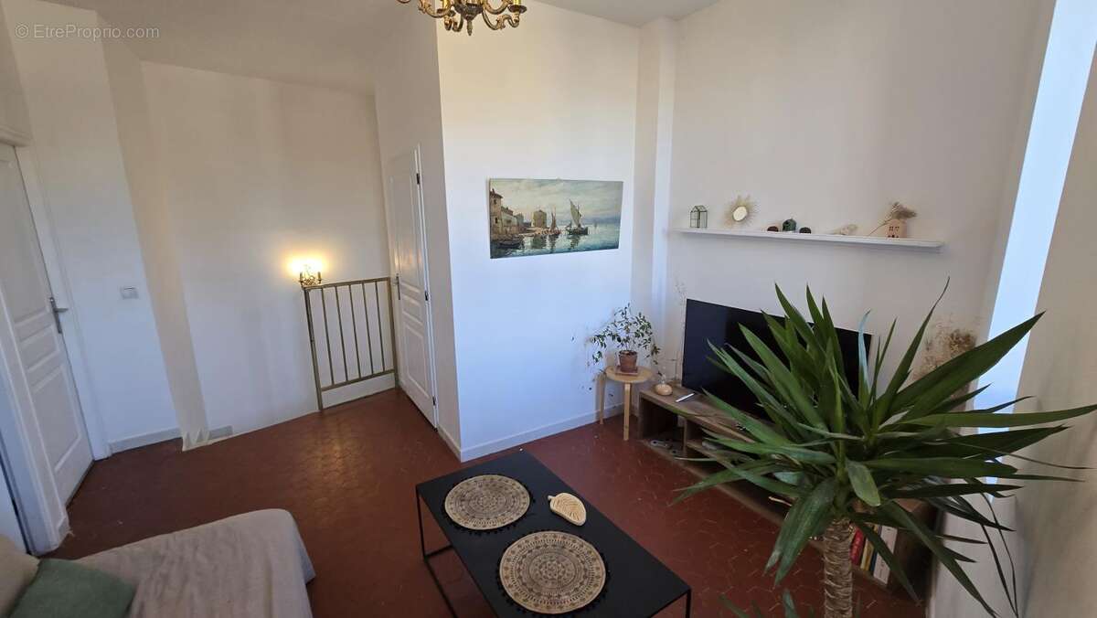 Maison à LA ROQUE-D'ANTHERON