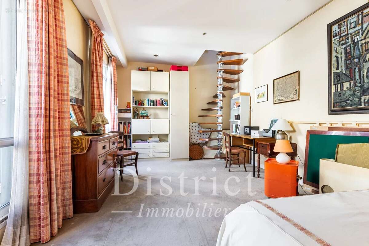 Appartement à PARIS-8E