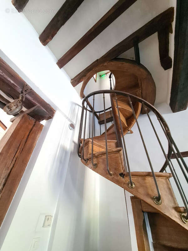 Maison à LA QUEUE-LES-YVELINES