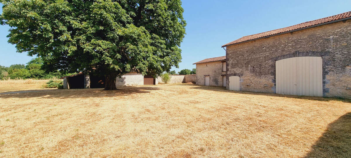 Maison à RUFFEC