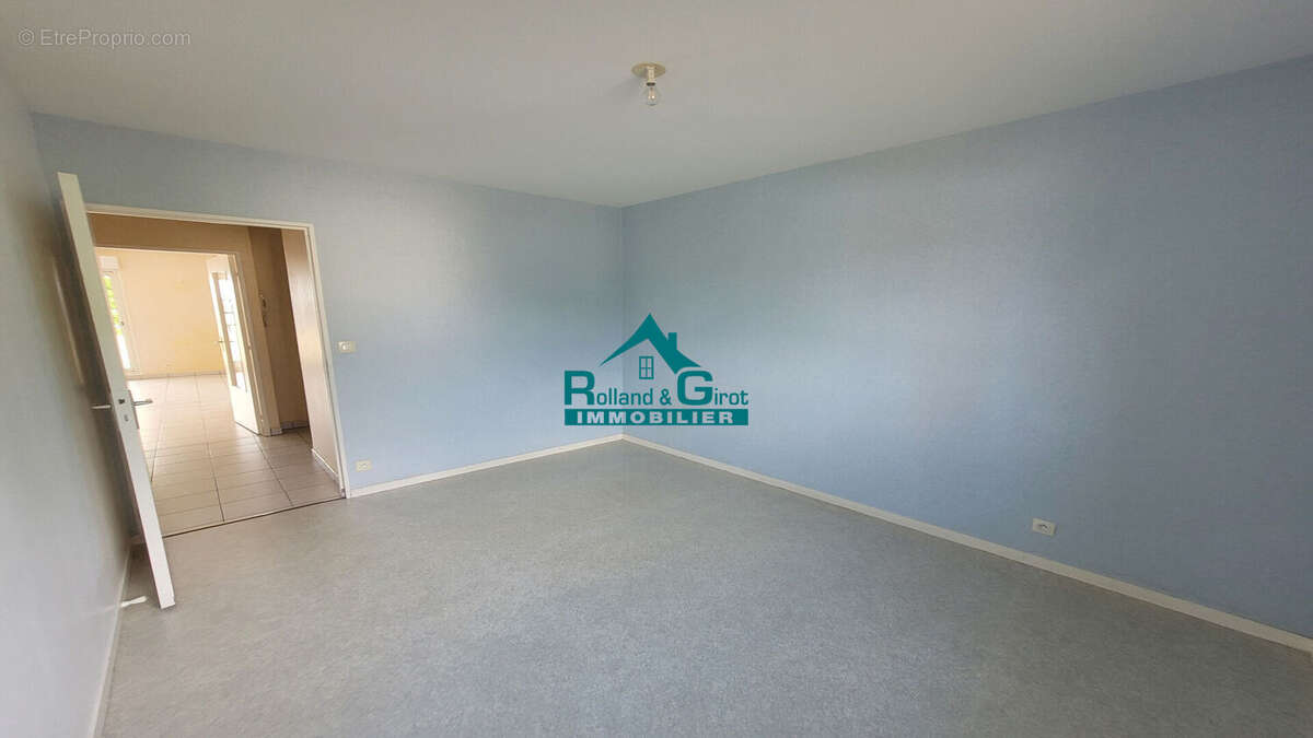 Exclusivité à ST AUBIN D AUBIGNE : Superbe appartement 3 pièces à vendre ! - photo 7
