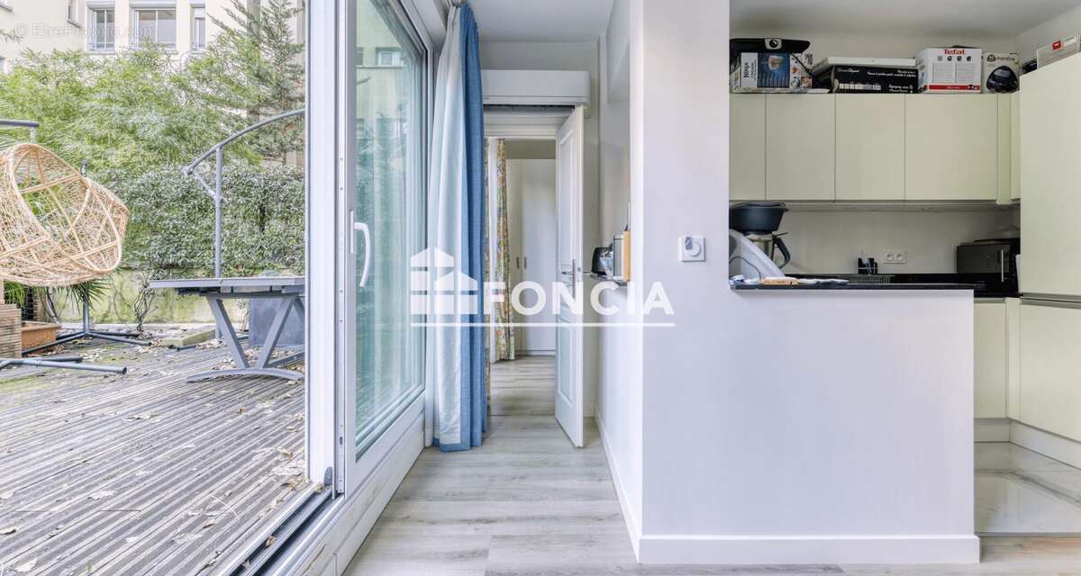 Appartement à PARIS-16E