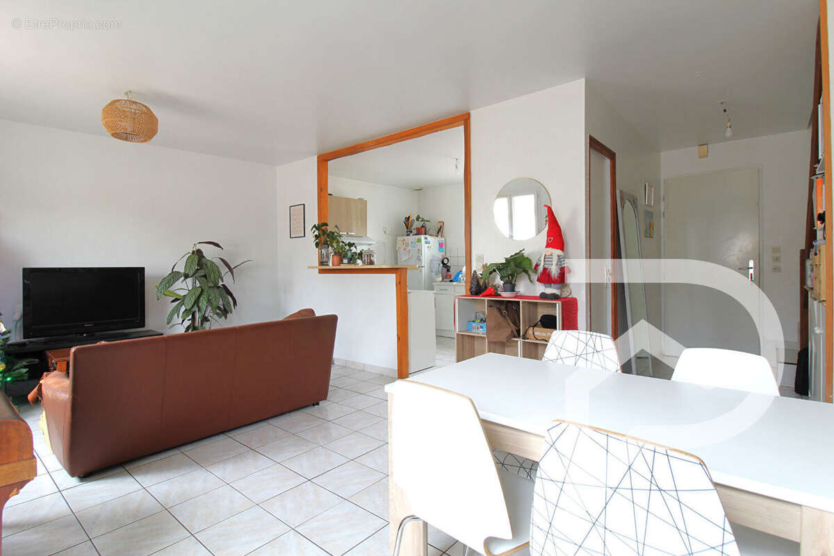 Maison à LONGUEIL-SAINTE-MARIE