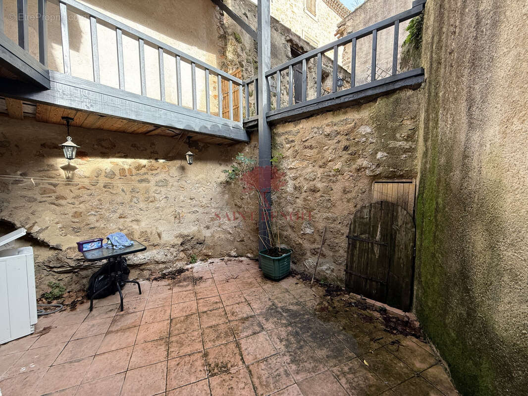 Maison à SAINT-GUILHEM-LE-DESERT