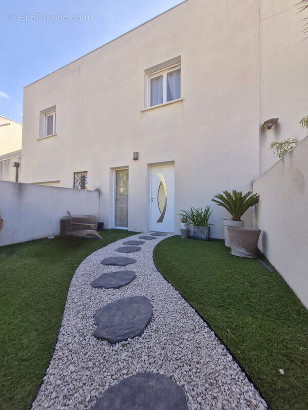 Maison à LIGNAN-SUR-ORB