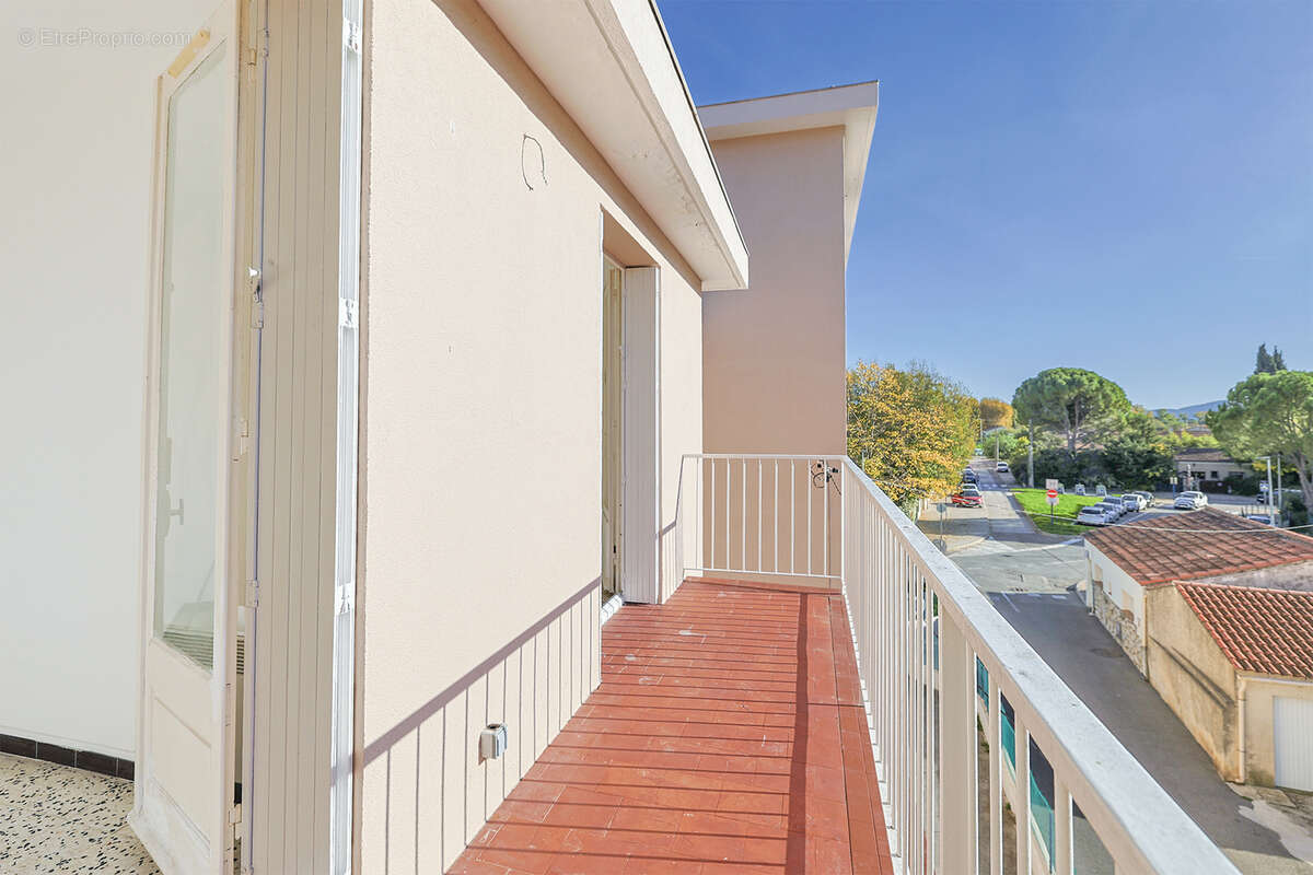 Appartement à SOLLIES-PONT