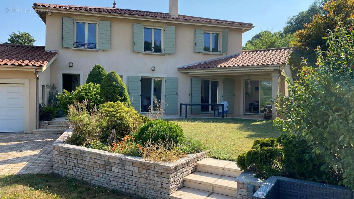 Maison familiale à Fontaines-Saint-Martin - photo 4