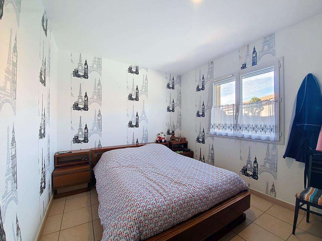 Maison à SAINT-LAURENT-DE-LA-SALANQUE