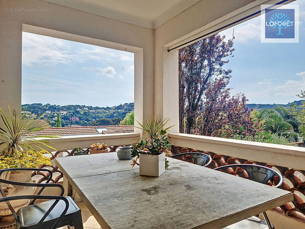 Appartement à VALLAURIS