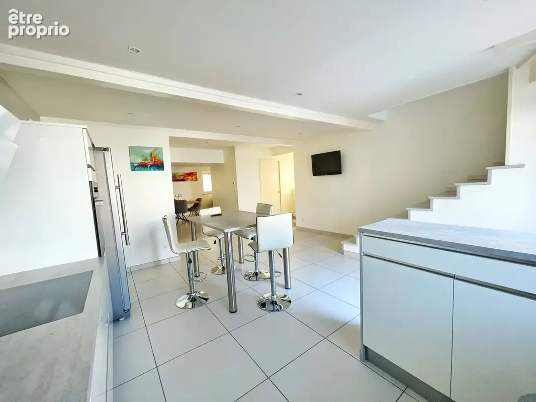 Maison de village rénovée avec 4 chambres et terrasse au cœur de Taluyers - photo 4