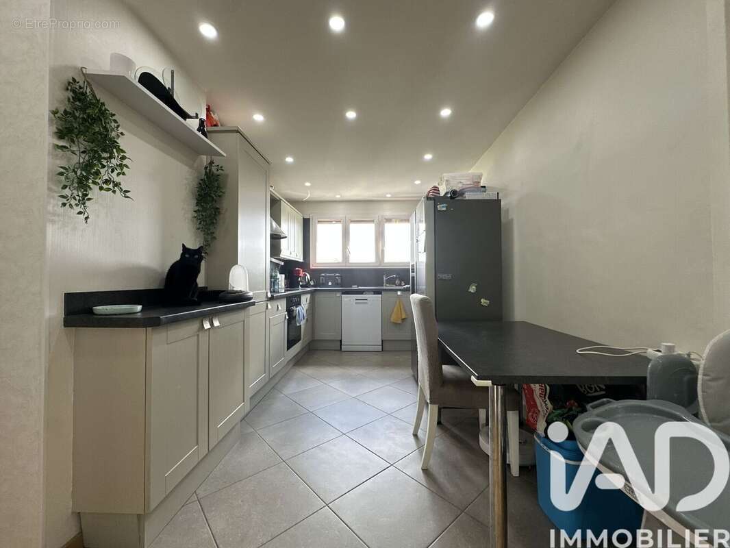 Appartement 80 m² à Villecresnes  - photo 6