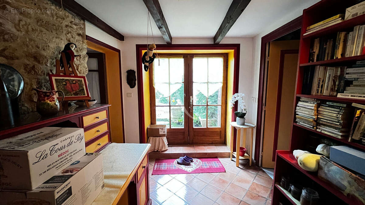 Maison Le Gua 9 pièces 6 chambres dépendance - photo 8