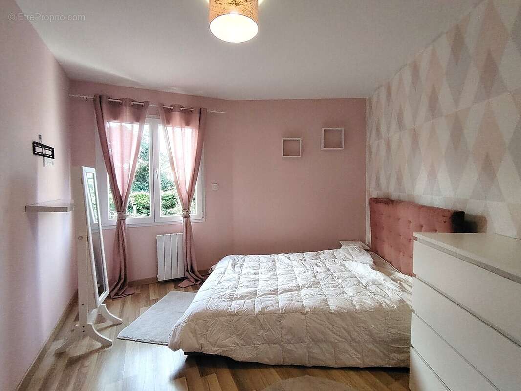 Maison moderne 4 pièces - Lumineuse, tout confort et sans vis-à- - photo 5