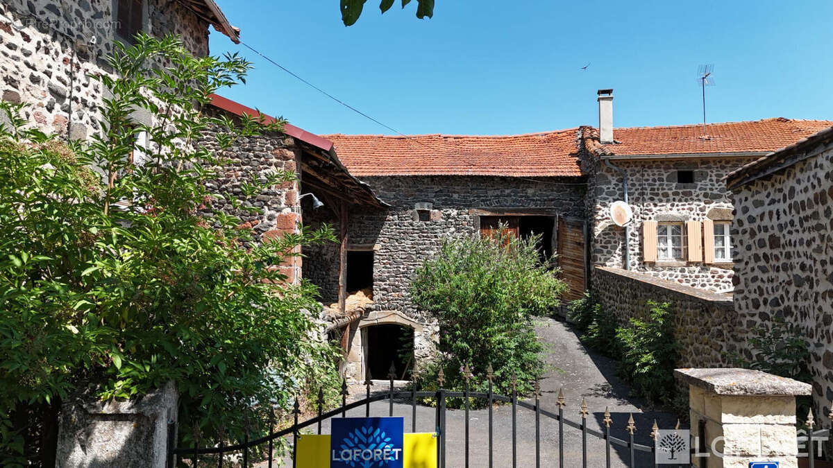 Corps de ferme en pierre avec grange - 151 m² -- Fort potentiel - photo 3