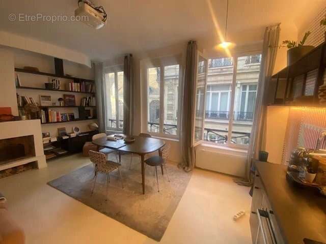 Appartement à PARIS-3E