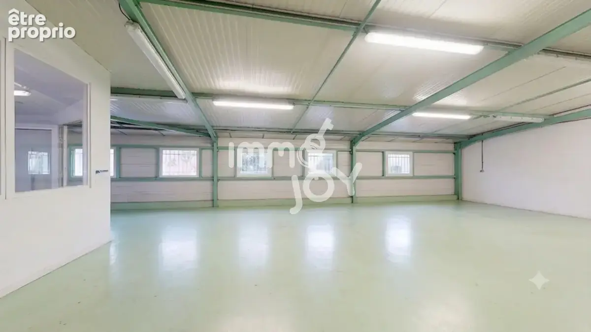 A vendre local d'activité + Appartement - photo 5
