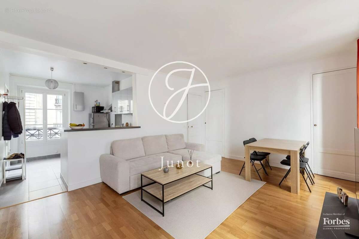 Appartement à PARIS-8E