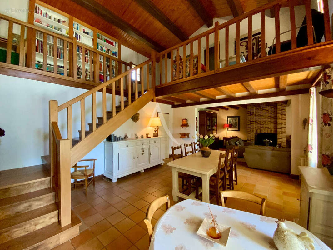 Maison à SAINT-GEORGES-ANTIGNAC